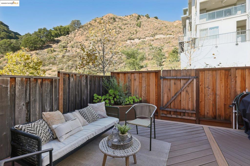 OAKLAND HILLS - Residential