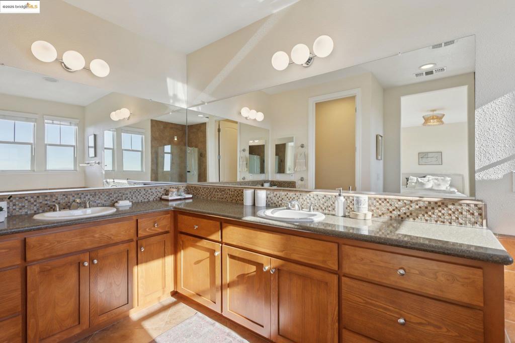 OAKLAND HILLS - Residential