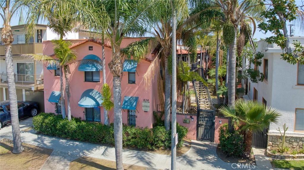 636 Linden Avenue is a 20-unit apartment asset located in vibrant East Village Arts District, Downtown Long Beach. The asset is priced at just $167,500 per unit, 9.71 GRM and 6.16% cap rate at current rents.
The property is comprised of all studio units, with 17 of the 20 units fully renovated with new flooring and upgraded kitchens and baths. The secured-access building features upgraded electrical panels and plumbing, as well as separately metered utilities.
With a Walk Score of 92 and Bike Score of 91,
the property is conveniently located adjacent to East Village Arts District, Downtown Long Beach, Shoreline Village, and the beach/bike path.