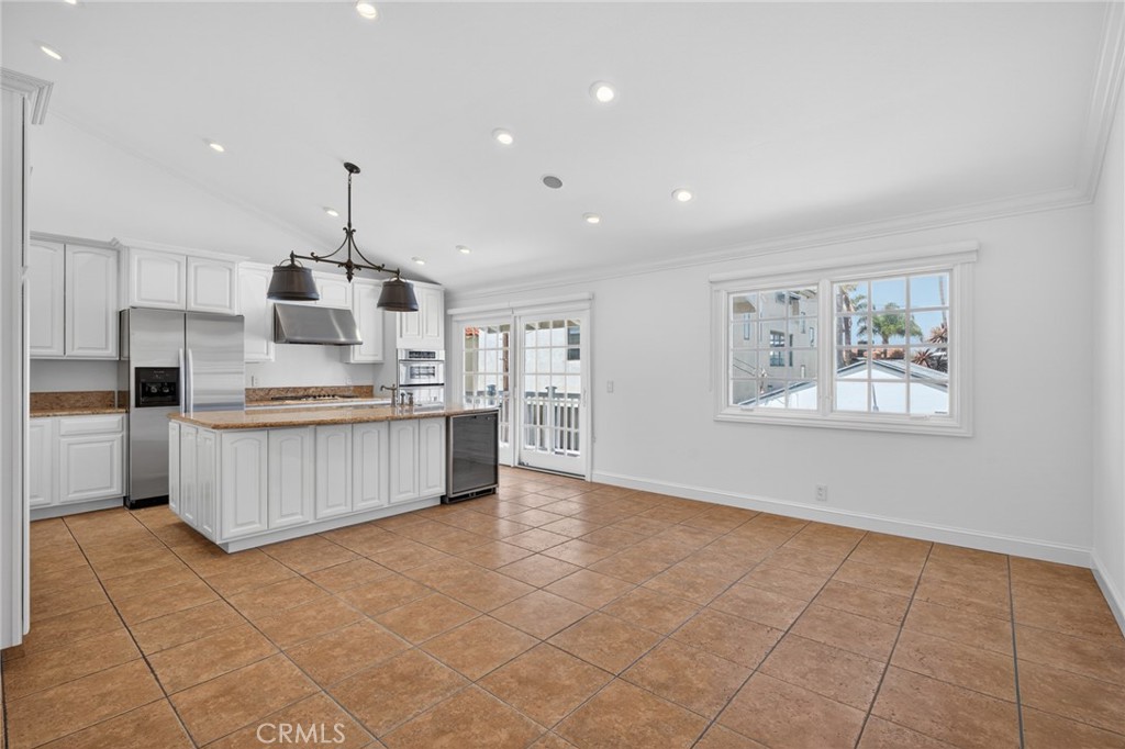 1/2 Heliotrope Avenue