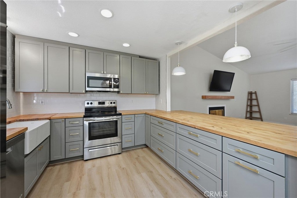 16906 Greenridge
