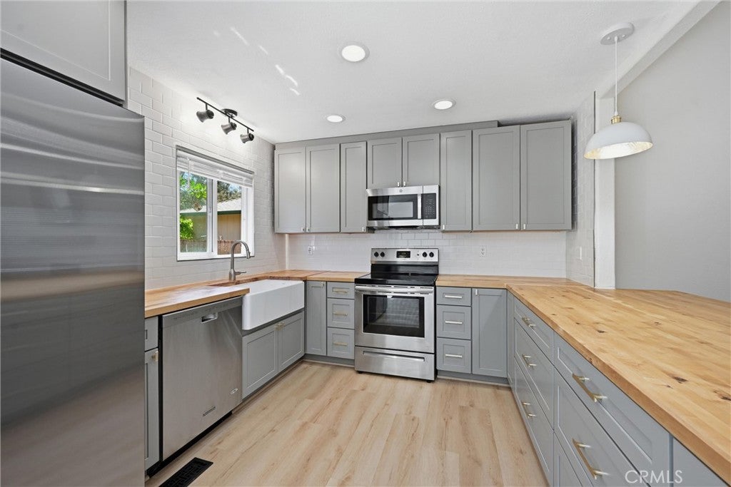 16906 Greenridge
