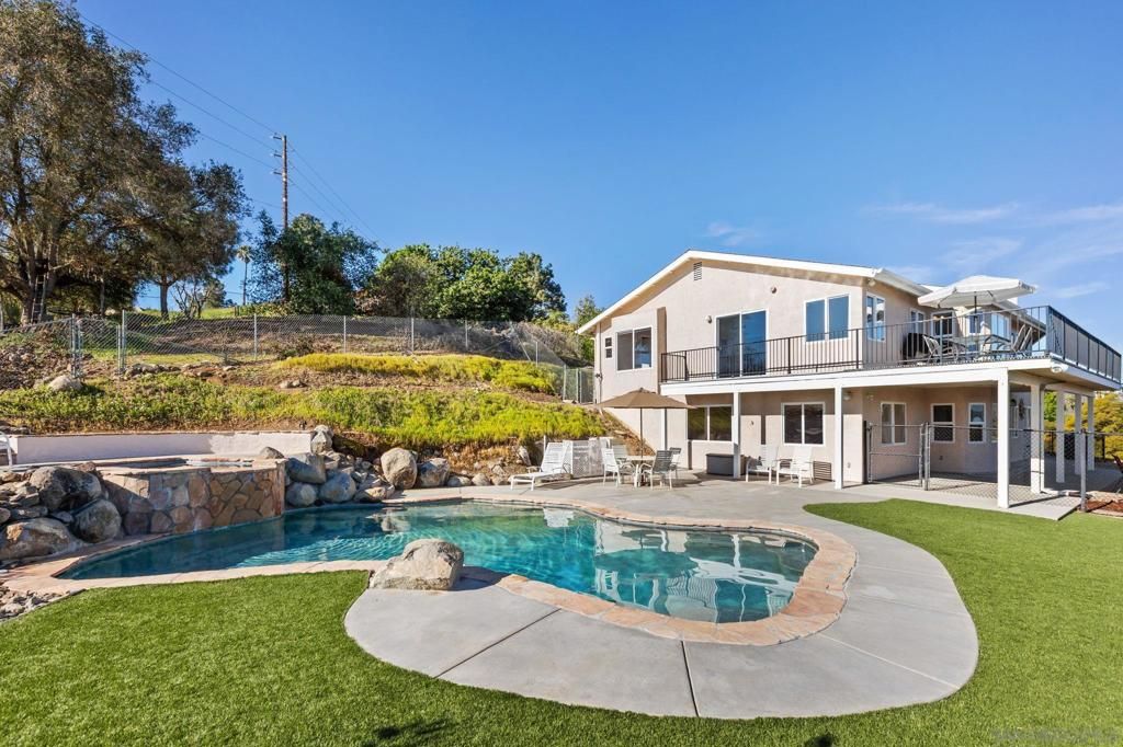 Photo of 1033 Via Contenta, Escondido, CA 92029 (MLS # 260006306SD)