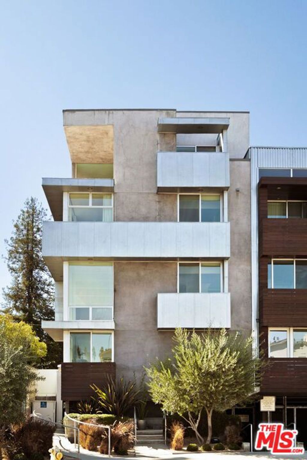 Photo of 333 S Wilton Place #2, Los Angeles, CA 90020 (MLS # 25605269)