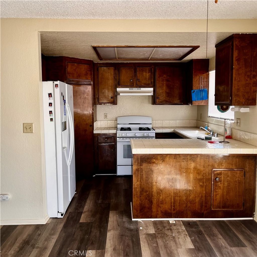 Photo of 15590 Erie Road, Apple Valley, CA 92307 (MLS # HD26117208)