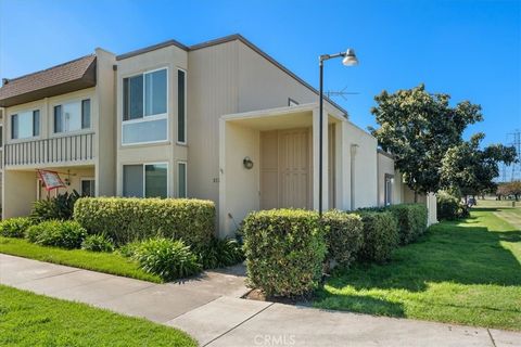 Photo of 21282 Wavecrest Circle, Huntington Beach, CA 92646 (MLS # NP26025031)