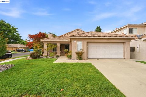 Photo of 3101 La Costa Ln LN, Modesto, CA 95355 (MLS # 41136808)