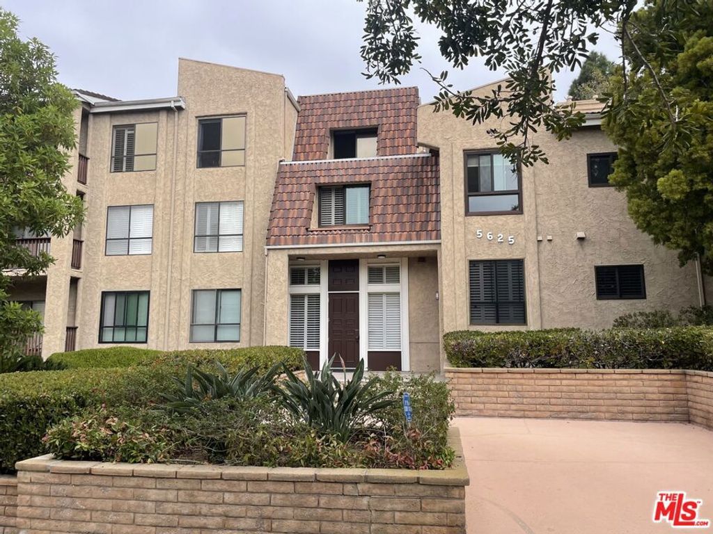 Photo of 5625 Cambridge Way #301, Culver City, CA 90230 (MLS # 25602943)