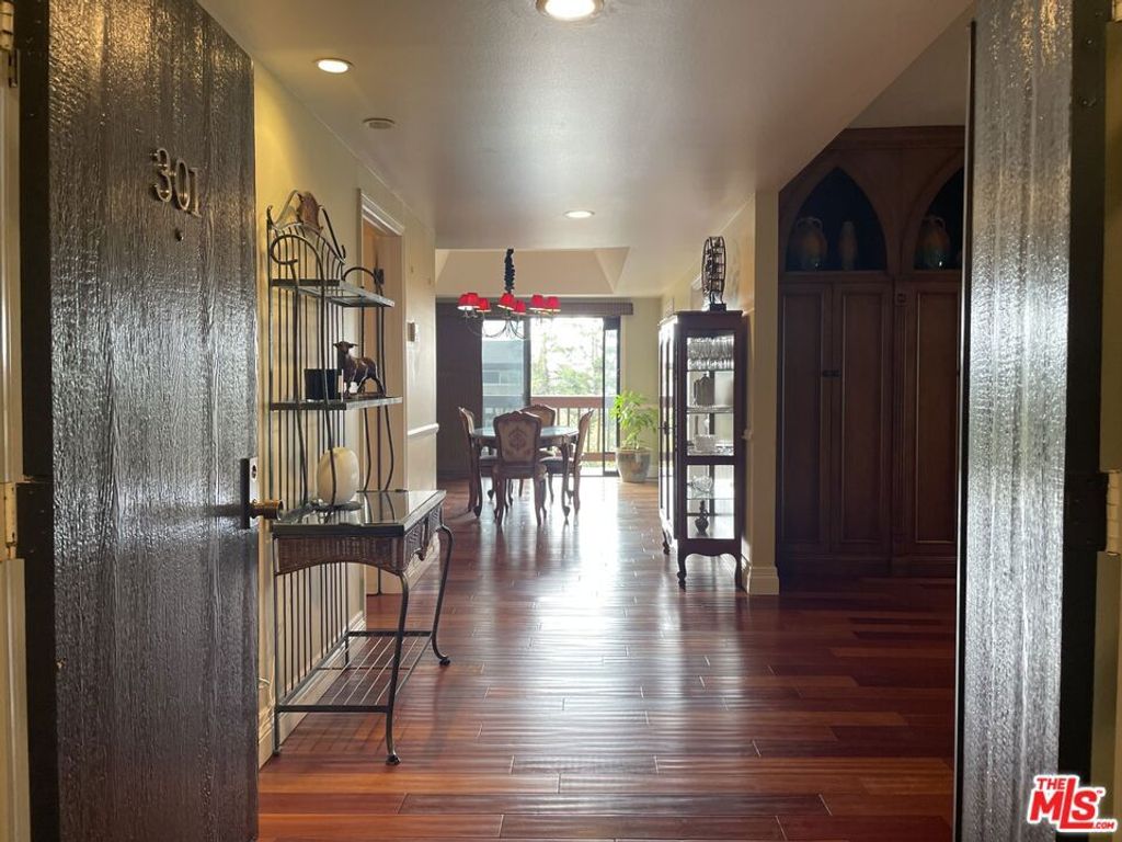 Photo of 5625 Cambridge Way #301, Culver City, CA 90230 (MLS # 25602943)