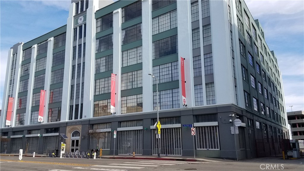 Right in the eclectic heart of downtown LA, this LITTLE TOKYO LOFTS condo unit features open floor plan with hardwood floor, high ceiling, original steel casement windows, bright and airy. Spacious walk-in closet. Modern kitchen with granite counter tops, maple cabinetry and stainless steel appliances. Laundry area in the bathroom. Refrigerator and washer/dryer included. The common facility includes pool, spa, gym, patio, court yard, gated parking structure with guest parking, 24 hour security, and on-site manager. Lease includes water, trash, gas, and a secured parking space with EV charging.