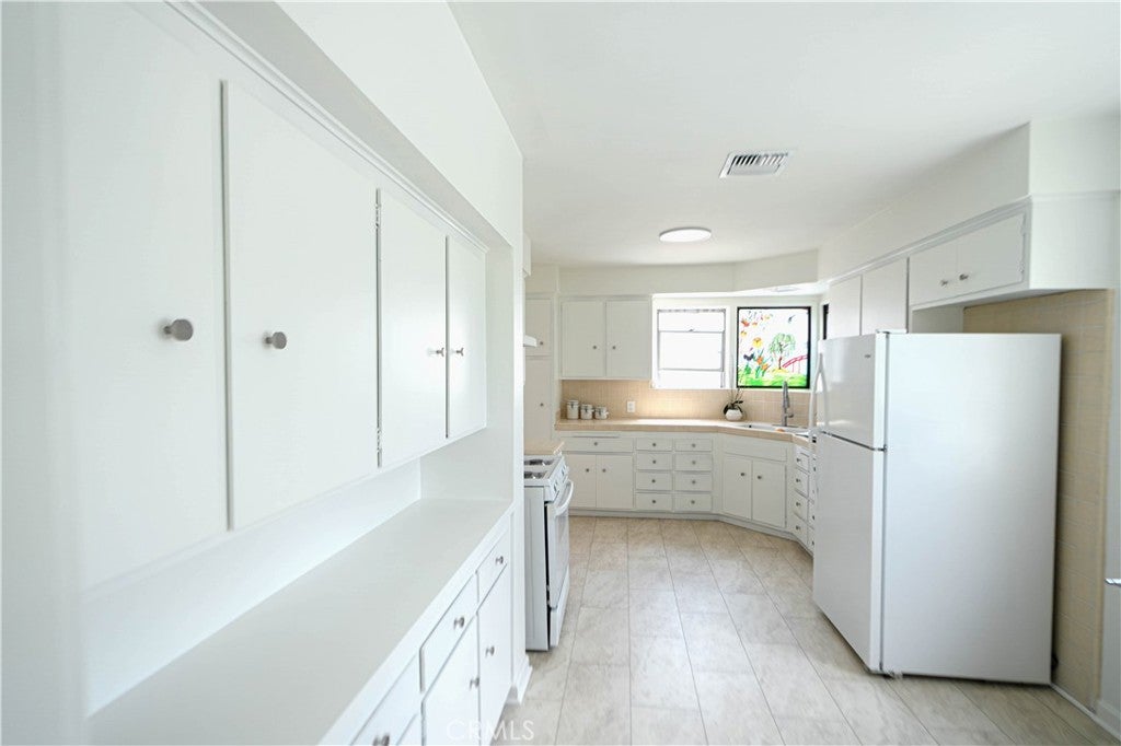 2572 Silver Ridge