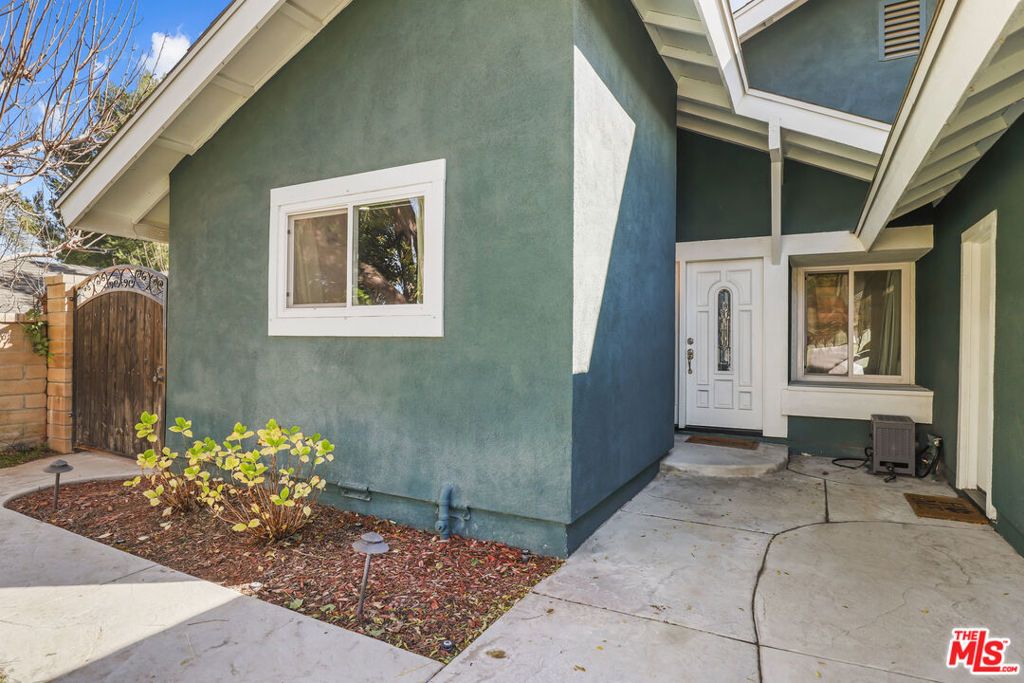 Photo of 27558 Pamplico Drive, Valencia, CA 91354 (MLS # 26636461)