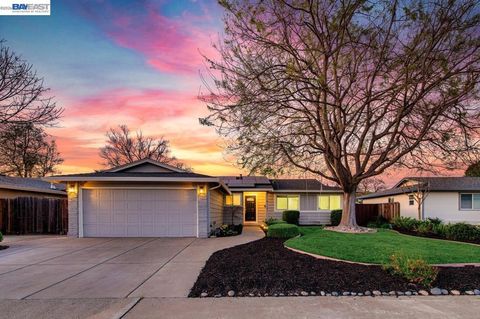 Photo of 4127 Alvarado St St, Pleasanton, CA 94566 (MLS # 41127906)