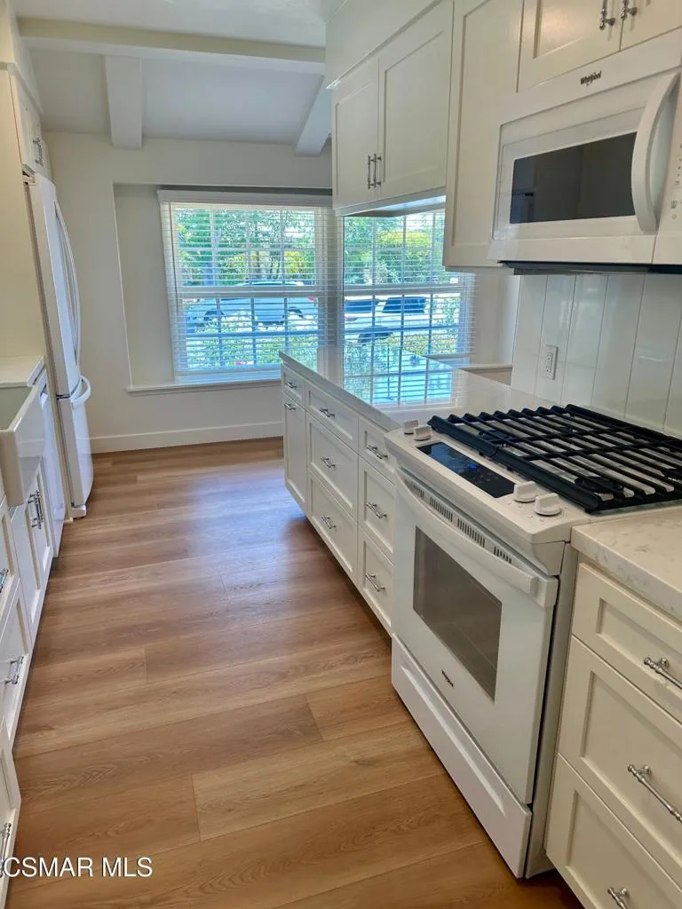 Woodland Hills, California 91367, United States, 3 Bedrooms Bedrooms, ,2 BathroomsBathrooms,Residential,Active,164066