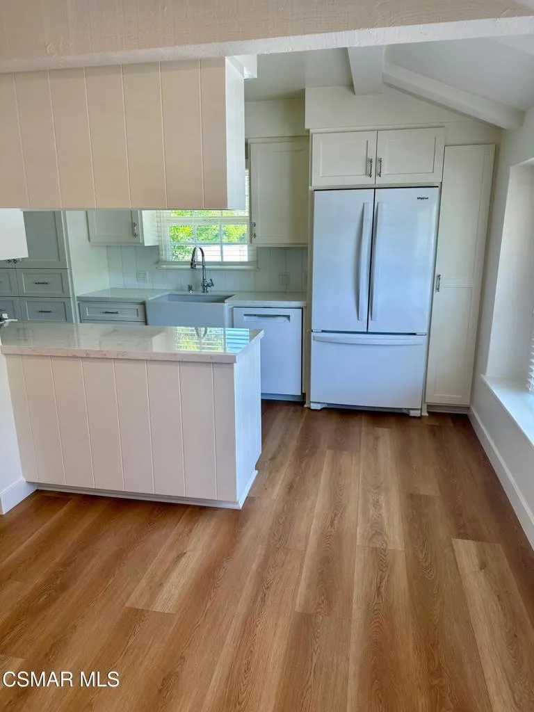 Woodland Hills, California 91367, United States, 3 Bedrooms Bedrooms, ,2 BathroomsBathrooms,Residential,Active,164066