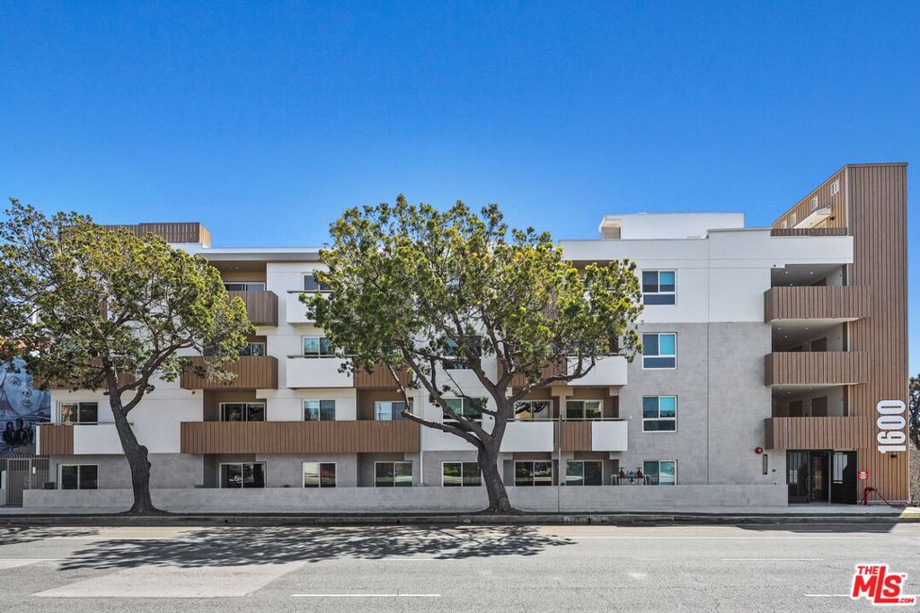 1600 Venice Boulevard ph6