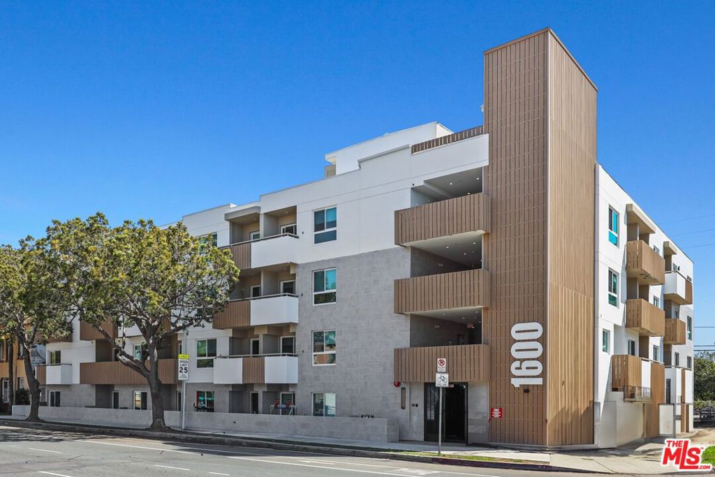 1600 Venice Boulevard ph6