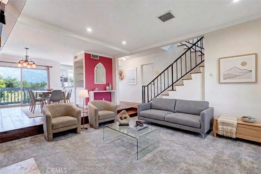 10480 Sunland Boulevard 7