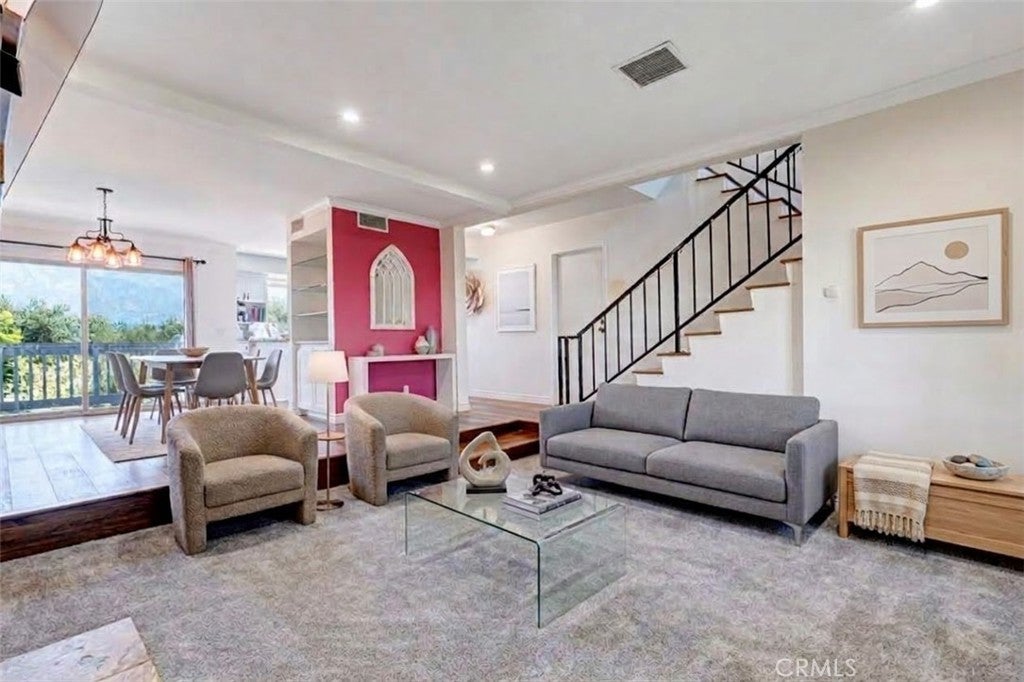 10480 Sunland Boulevard 7