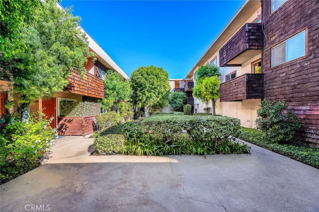 Encino, California 91316, United States, 2 Bedrooms Bedrooms, ,2 BathroomsBathrooms,Residential,Active,231435