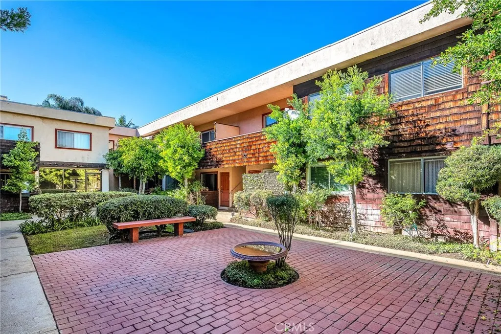 Encino, California 91316, United States, 2 Bedrooms Bedrooms, ,2 BathroomsBathrooms,Residential,Active,231435