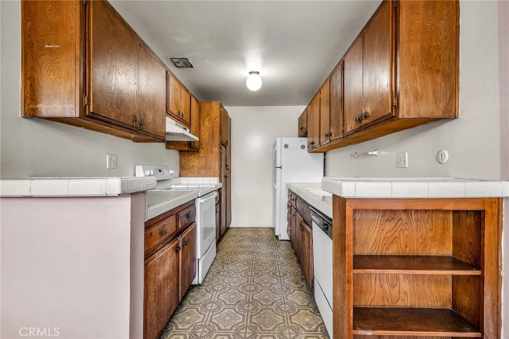 Encino, California 91316, United States, 2 Bedrooms Bedrooms, ,2 BathroomsBathrooms,Residential,Active,231435