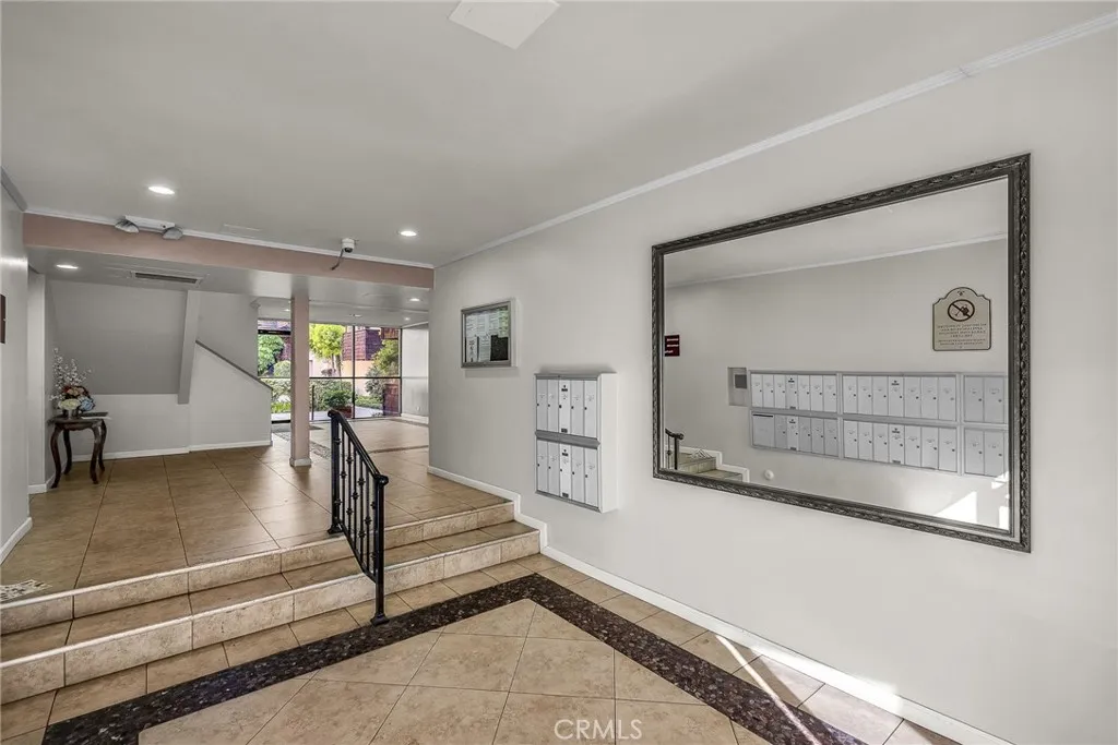 Encino, California 91316, United States, 2 Bedrooms Bedrooms, ,2 BathroomsBathrooms,Residential,Active,231435