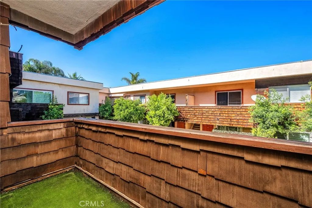 Encino, California 91316, United States, 2 Bedrooms Bedrooms, ,2 BathroomsBathrooms,Residential,Active,231435