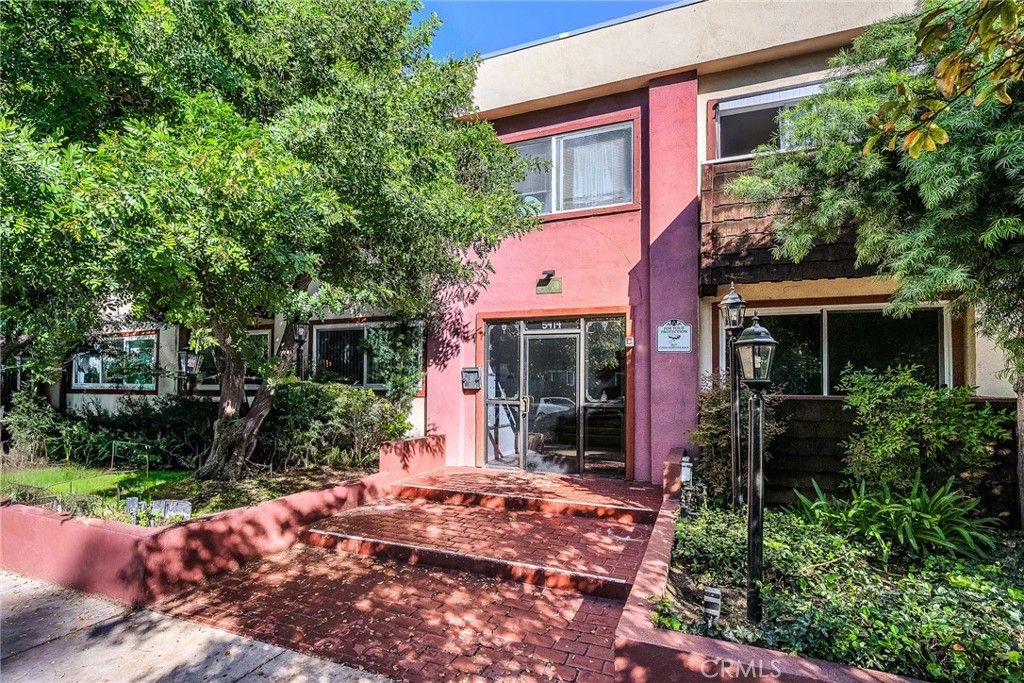 Photo of 5414 Newcastle Avenue #8, Encino, CA 91316 (MLS # SR25177464)