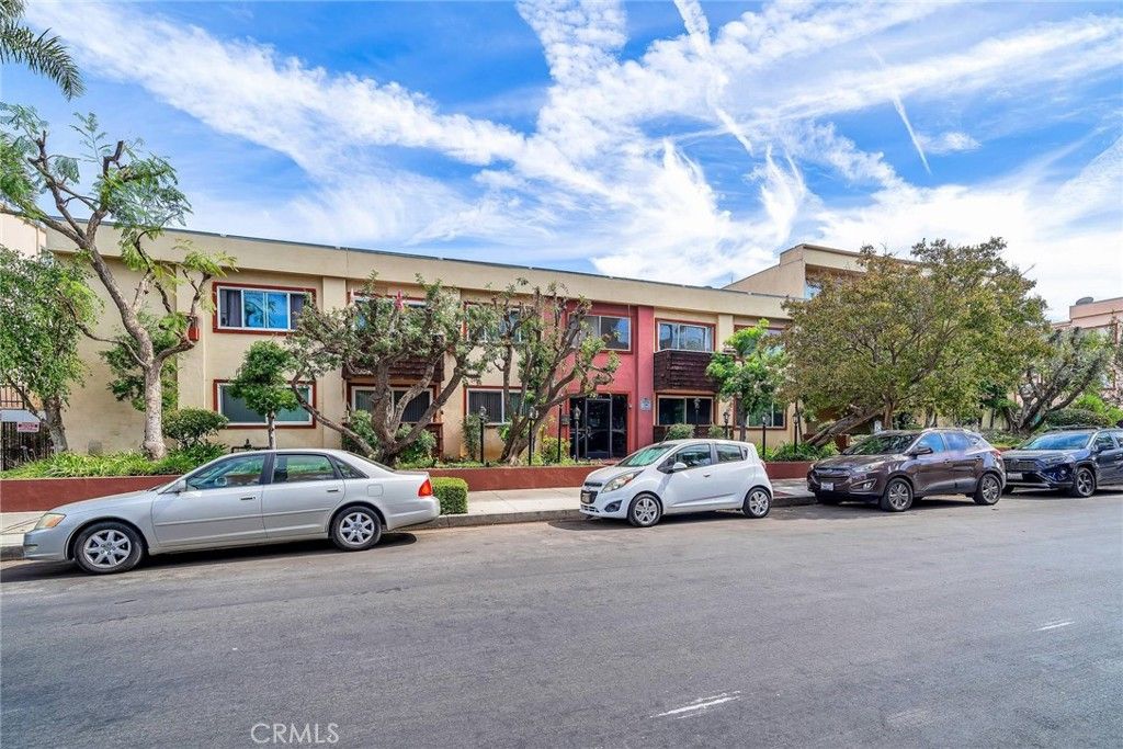 Photo of 5414 Newcastle Avenue #8, Encino, CA 91316 (MLS # SR25177464)