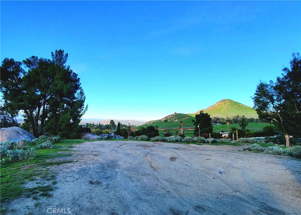 2935 Galaxie Heights Road