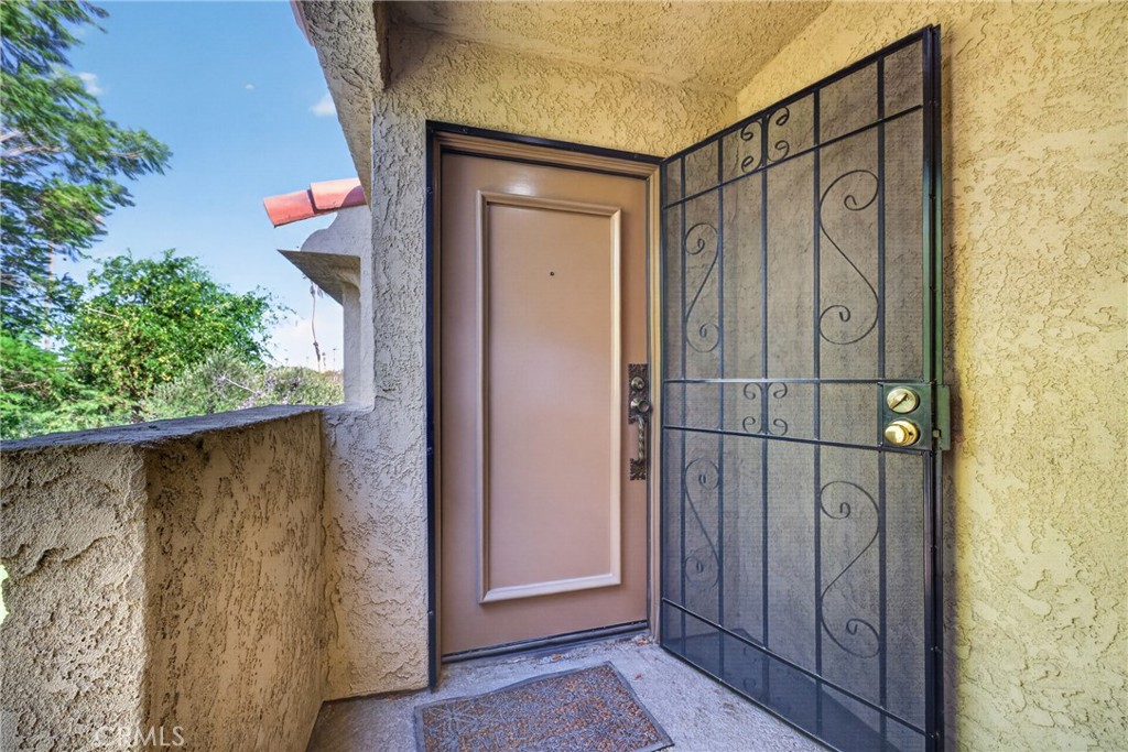 34005 Calle Mora