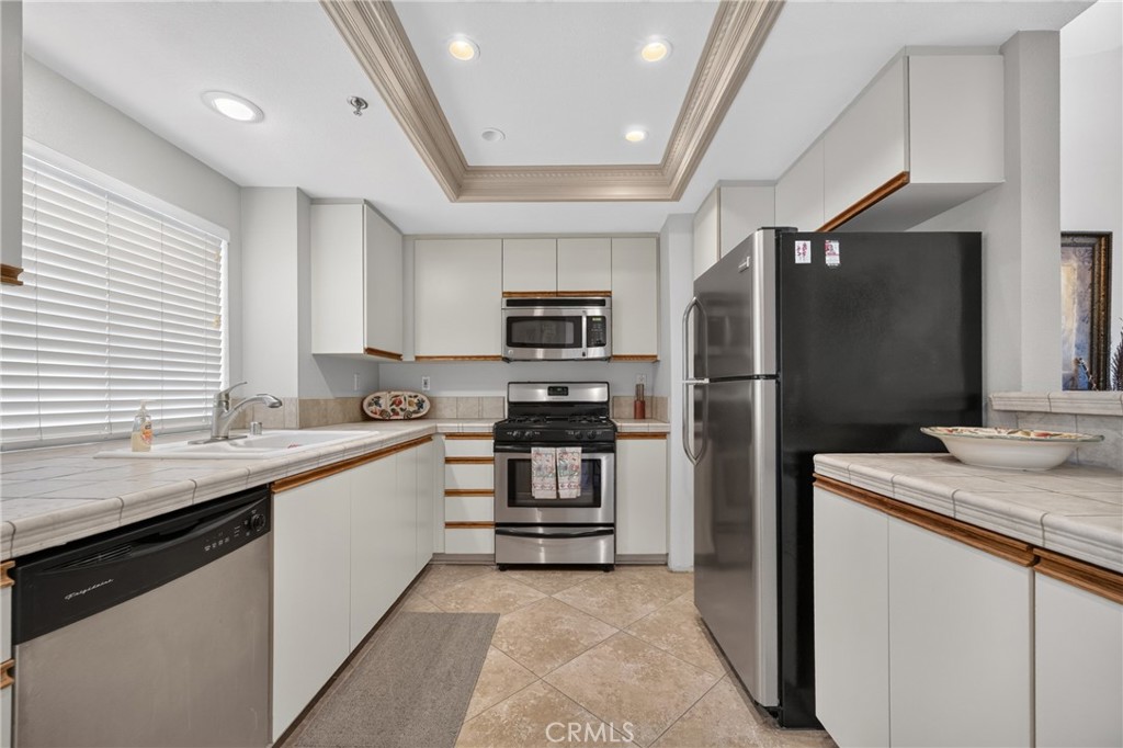 34005 Calle Mora