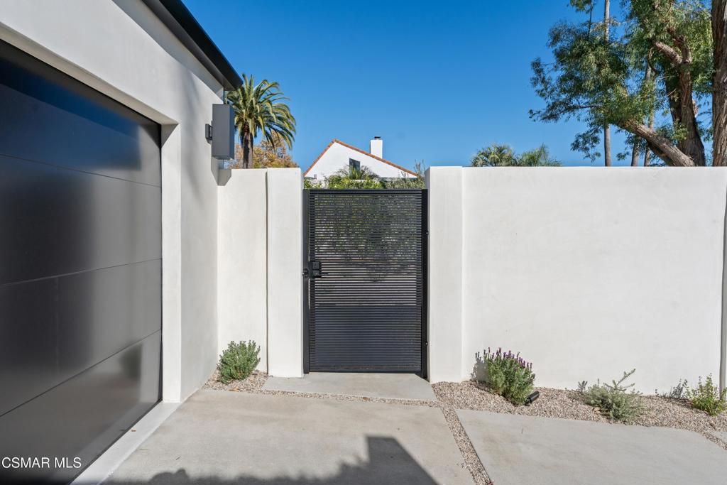 Photo of 4411 Regents Court, Westlake Village, CA 91361 (MLS # 226000176)