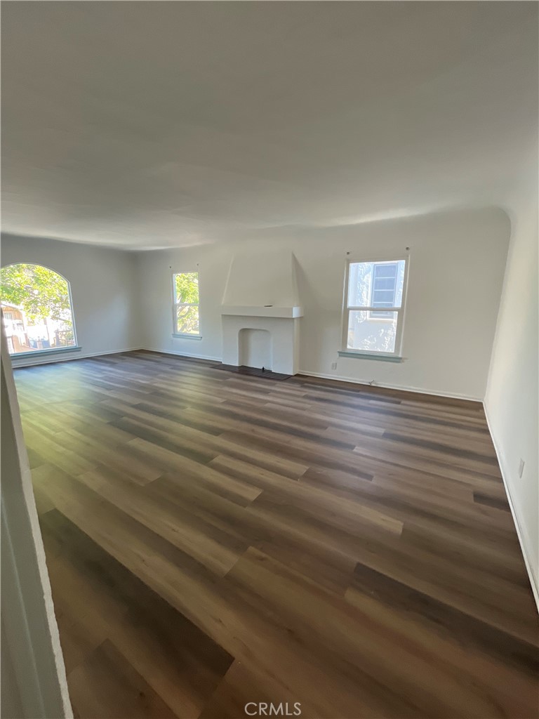 Designer Upper Unit | 3 Bed + 2 Bath | 1,600 Sq Ft | Pool + Parking | $5,200/month
Welcome to 917 S Wooster St — where timeless charm meets modern luxury in this remodeled upper-level gem nestled in one of LA’s most walkable, centrally located neighborhoods.
This sunlit 3-bedroom, 2-bath unit spans approx. 1,600 sq ft and feels more like a home than a rental. With brand-new flooring, fresh paint, and designer lighting throughout, every detail has been elevated. The oversized living and formal dining areas give you the space to stretch out, host, and thrive.
The updated kitchen is ready for your recipes with ample cabinetry, stone counters, and room to move. The bedrooms are spacious, and the bathrooms feel crisp and clean — just like you'd expect from a unit with this level of finish. Upstairs unit in a classic Spanish duplex Fully remodeled: new floors, fresh paint, modern lighting Washer/dryer in-unit + all appliances. Shared pool for those sunny LA days. Driveway + alley access parking — no street hunt needed. Prime Pico-Robertson: 5 mins to Beverly Hills, 10 mins to The Grove.
This is the kind of place that rarely hits the market — large, stylish, and in a location that keeps you plugged in while offering privacy and space.