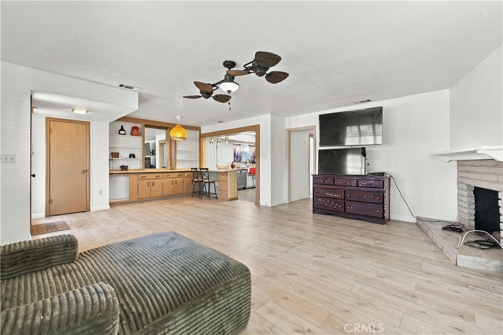 889 Cardona Place