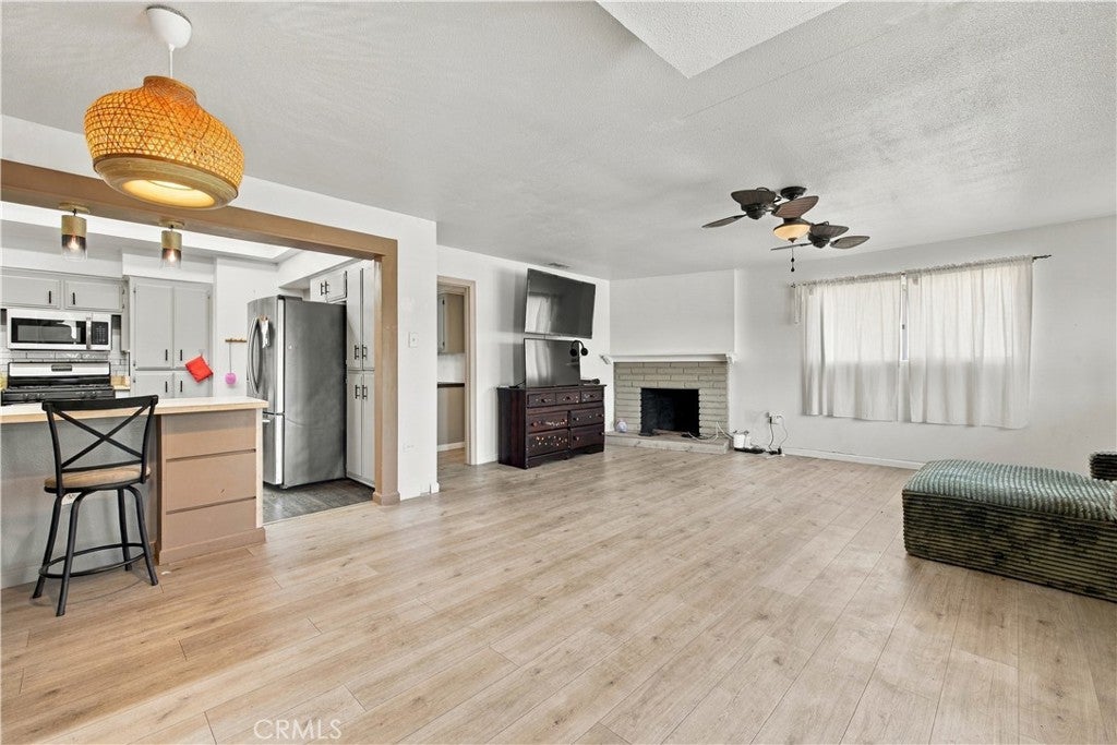 889 Cardona Place