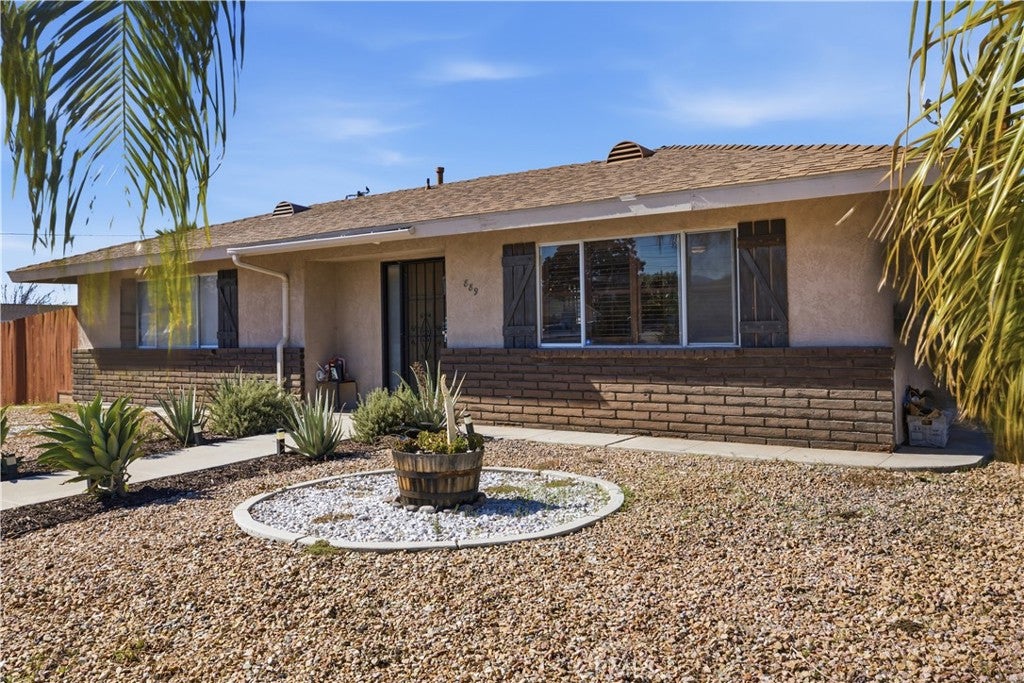 889 Cardona Place
