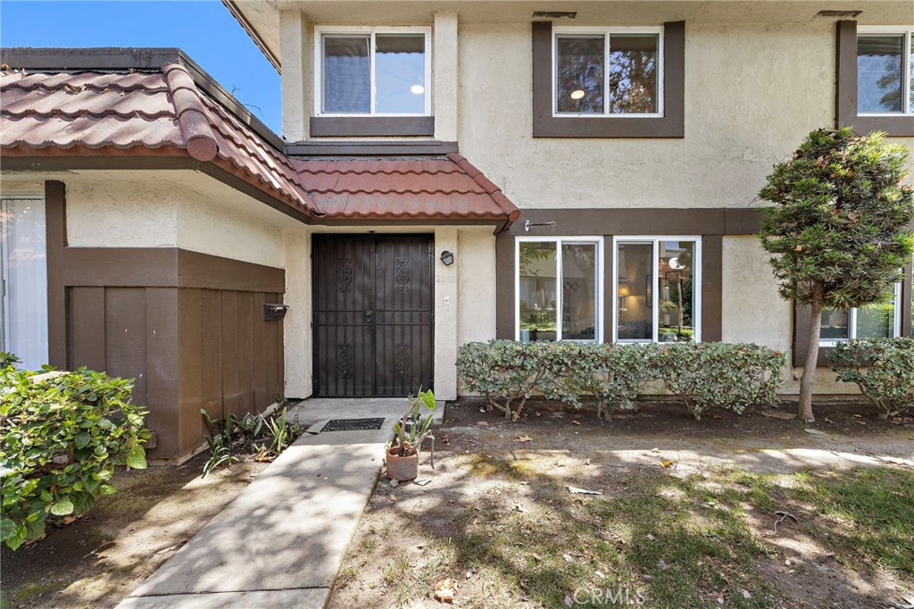 2692 W Plumtree