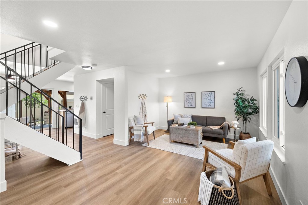 2692 W Plumtree