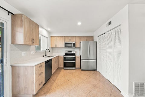 Tiny photo for 5314 Lake Lindero DR, Agoura Hills, CA 91301 (MLS # SR26226549)