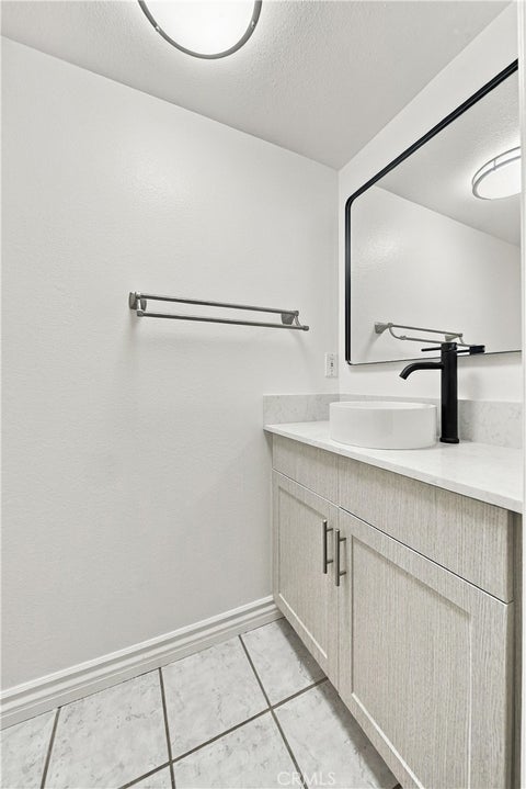 Tiny photo for 5314 Lake Lindero DR, Agoura Hills, CA 91301 (MLS # SR26226549)