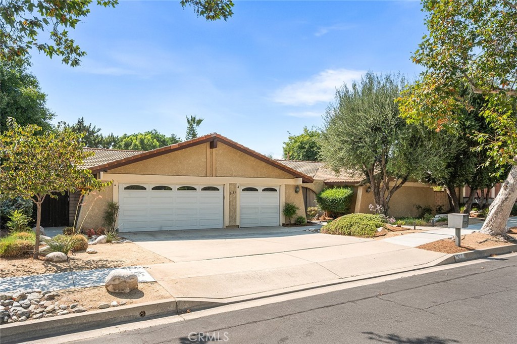 2123 Bonnie Brae Avenue