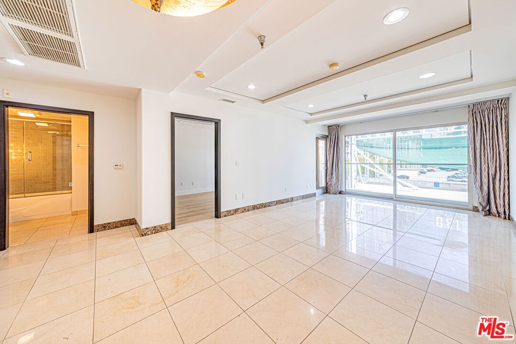 Photo of 702 S Serrano Avenue #504, Los Angeles, CA 90005 (MLS # 25605301)