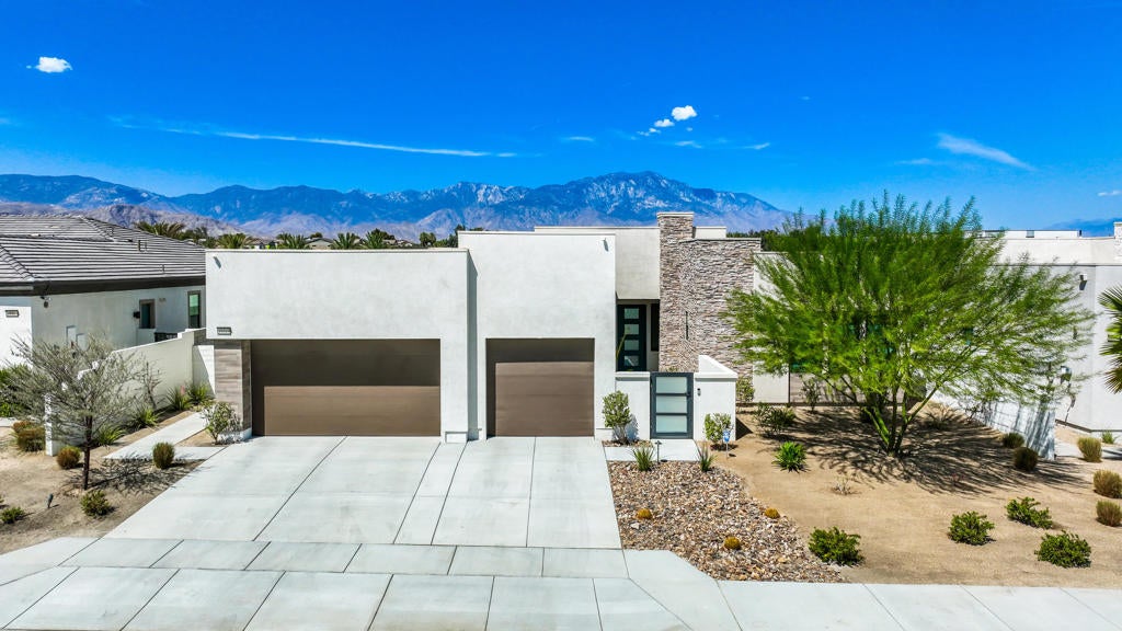 49889 Crescent Passage