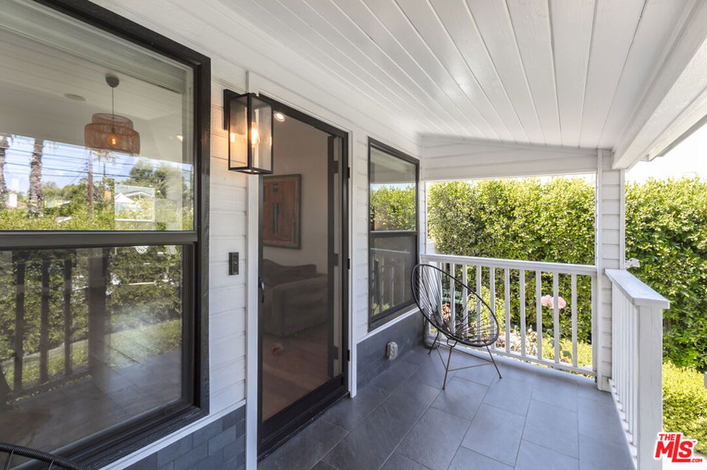 Photo of 5433 Tampa Avenue, Tarzana, CA 91356 (MLS # 25590627)