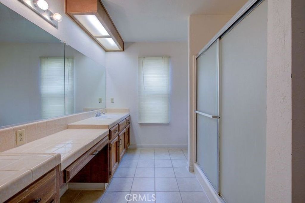 listing image 130722729585080679323