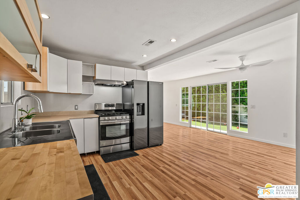 Palm Canyon Mobile Club - Manufactured In Park