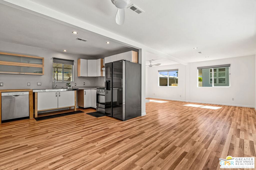 Palm Canyon Mobile Club - Manufactured In Park