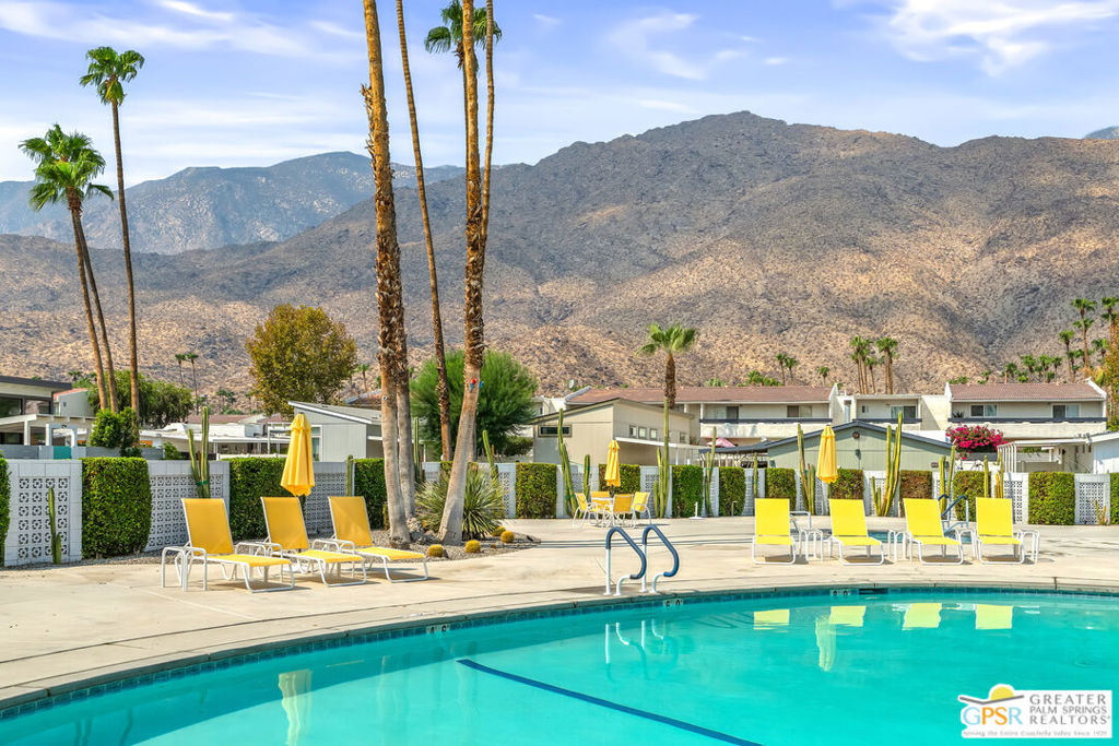 Palm Canyon Mobile Club - Manufactured In Park